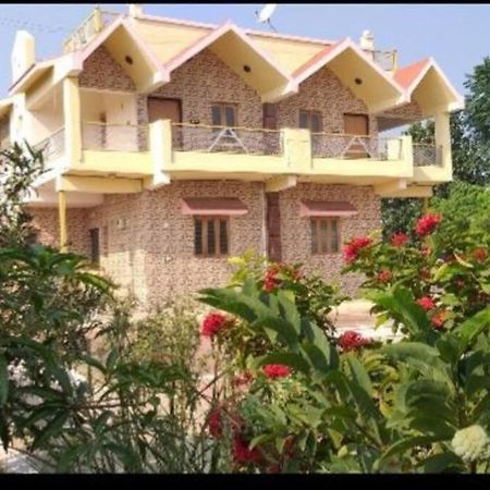 Farmhouse Close To Nature - Kesari Farm Gandhinagar Bagian luar foto