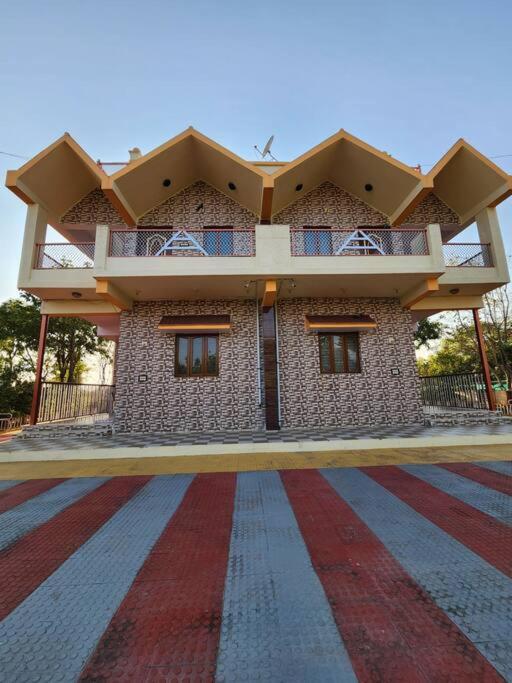Farmhouse Close To Nature - Kesari Farm Gandhinagar Bagian luar foto