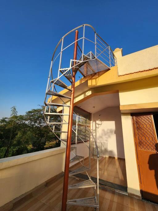 Farmhouse Close To Nature - Kesari Farm Gandhinagar Bagian luar foto